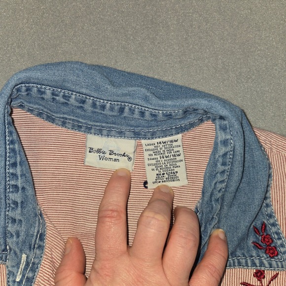 Bobbie Brooks Button Down Women 14W 16W Red White Striped Embroidered Denim - Picture 3 of 4